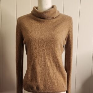 LXRI 100% Cashmere Turtlenck Long Sleeve Knit Pullover Seeater. Tan Sraple